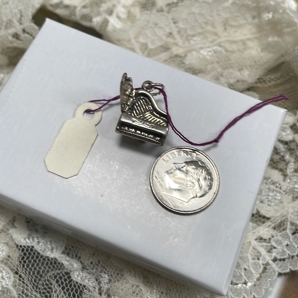Sterling Piano 🎹 Charm - Picture 5 of 5